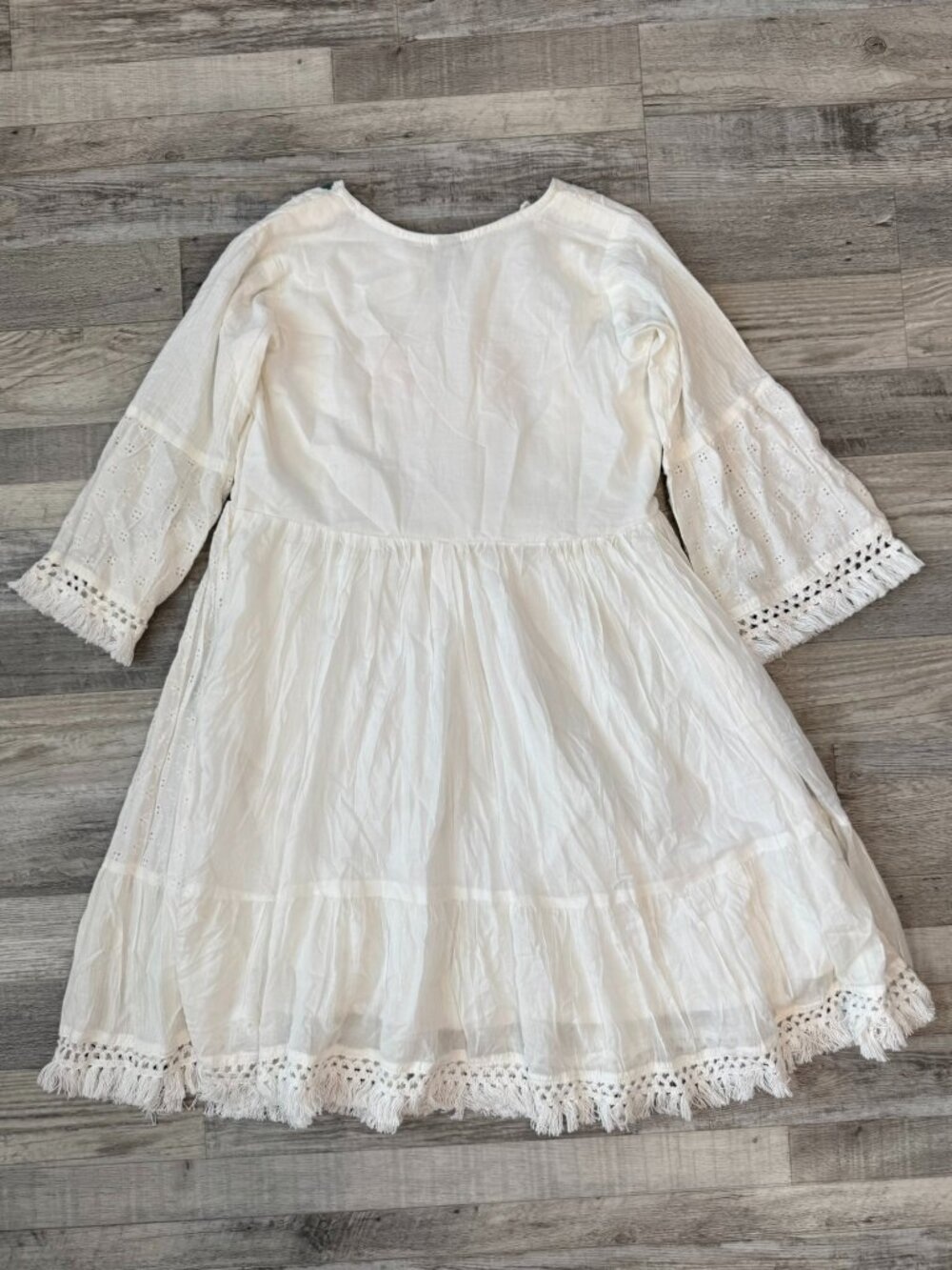 White Floral Embroidered Tiered Dress Size Large Lined, Bell Sleeve, Fringe F15 - Picture 8 of 8